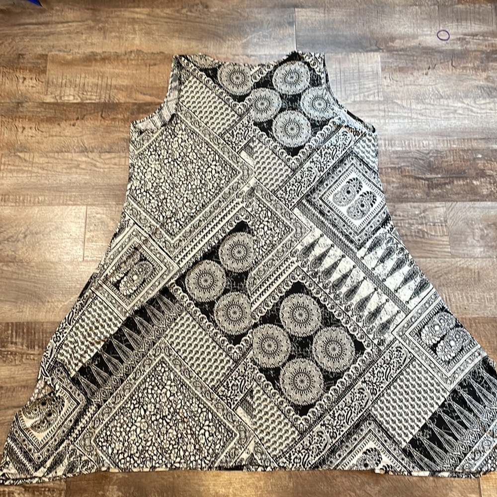 Dress - Picture 3 of 3
